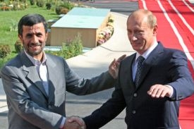 Vladimir Putin (vpravo) a Mahmúd Ahmadínežád Vladimir Putin (vpravo) a Mahmúd Ahmadínežád