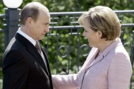 Ruský prezident Putin při setkání s Angelou Merkelovou