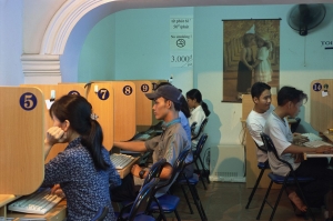 Vietnamští bloggeři nemají na růžích ustláno.