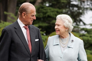 Britská královna Alžběta II. a princ Philip. Britská královna Alžběta II. a princ Philip.