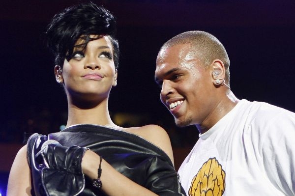 Zpěvačka Rihanna a zpěvák Chris Brown. Zpěvačka Rihanna a zpěvák Chris Brown.