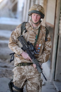 Chybí i údaje mediálně nejznámějšího vojáka Británie, prince Harryho?