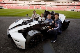 V X-Bow se 14. prosince objeví Andy Priaulx, Jenson Button, David Coulthard, Mark Webber (zleva doprava) a další.