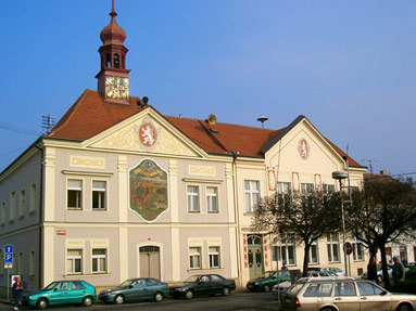 Radnice v Brandýse nad Labem chce prodat většinu bytů. Radnice v Brandýse nad Labem chce prodat většinu bytů.