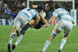 Argentin&scaron;t&iacute; hr&aacute;či překon&aacute;vaj&iacute; francouzsk&eacute;ho soupeře.