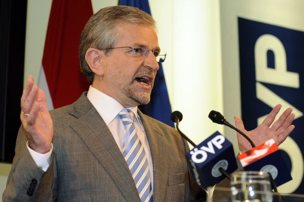 Stačilo. Lidovci se rozhodli podpořit výzvy opozice k novým volbám.