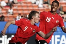 Erwin Hoffer (vlevo) a Rubin Okotie, dvě útočné hrozby rakouského týmu.