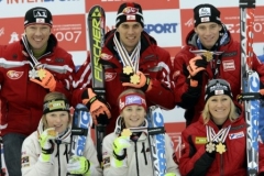 Vítězná rakouská sestava oslavuje zlato