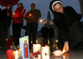 Tryzna, demonstrace solidarity s postiženou rodinou v Amstettenu.