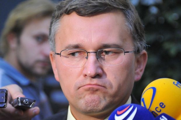 Raninec dosud nechtěl prozradit, koho se dokumenty týkají.