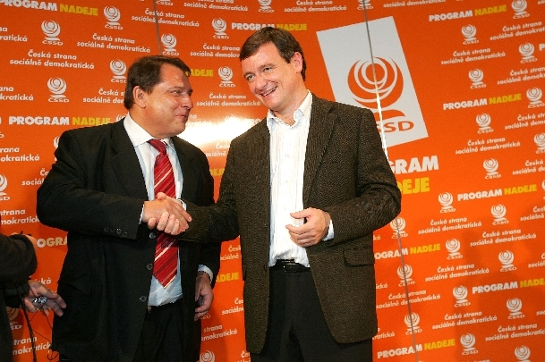 Komunisté podpoří ČSSD ve Středočeském kraji. Komunisté podpoří ČSSD ve Středočeském kraji.