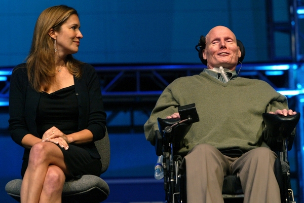 Výzkum km. buněk podporoval i ochrnutý Superman Christopher Reeve.