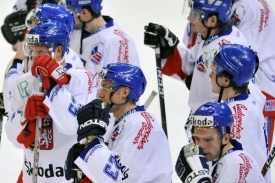 Hráči českého týmu po prohře 3:5 s Finskem.