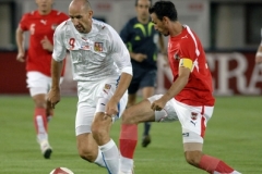 Útočník Jan Koller v utkání proti Rakousku