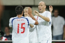 Útočník Jan Koller se raduje zesvé 49. trefy v reprezentačním týmu. Vítězství však jeho gól nepřinesl, Rakušané dvanáct minut před koncem vyrovnali na konečných 1:1.