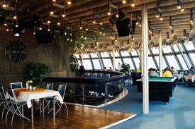 Interiér restaurace v hotelu Ještěd. Interiér restaurace v hotelu Ještěd.
