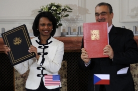 Riceová podepsala se Schwarzenbergem smlouvu o radaru.