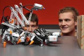 Ke stavbě jednoho z robotů posloužila stavebnice Lego.