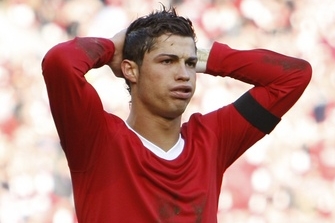 Zklamaný útočník Manchesteru United Cristiano Ronaldo.