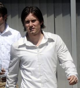 Tom&aacute;&scaron; Rosick&yacute; přich&aacute;z&iacute; na tiskovou konferenci.