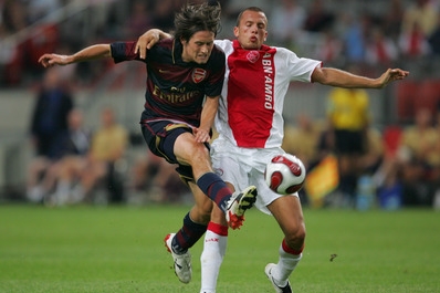 Nedávno se Ajax a Arsenal střetly na přípravném turnaji. Ve středu je čekají pražská &quot;S&quot;. 