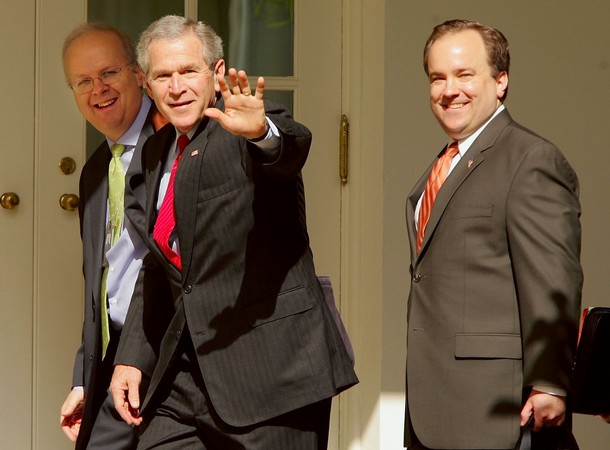 Karl Rove po boku s Bushem. Karl Rove po boku s Bushem.