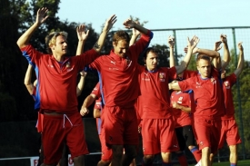 David Rozehnal (druhý zleva) na tréninku české reprezentace.