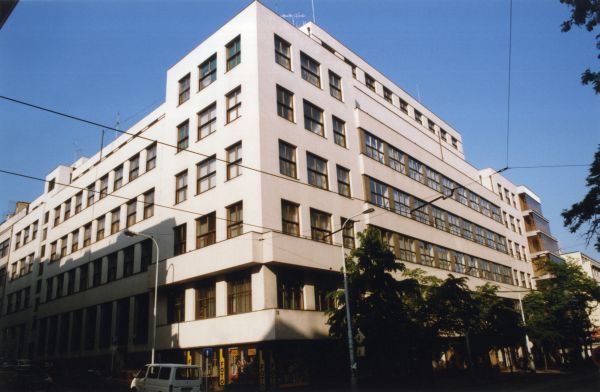 Hlavní budova Českého rozhlasu v Praze na Vinohradech