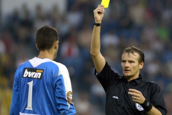 Rozhodčí Královec je na listině UEFA, ale na Euro nepojede. Rozhodčí Královec je na listině UEFA, ale na Euro nepojede.