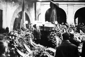 Poslední rozloučení s Janem Palachem na snímcích Zdeňka Novotného.