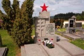 Moskva je ze stěhování pomníků rudoarmějcům rozhořčená.