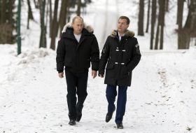 Snové mocenské duo nebo dva kohouti na smětišti.
