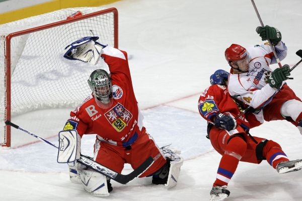 Radulov a Krstev v souboji před brankářem Kopřivou.