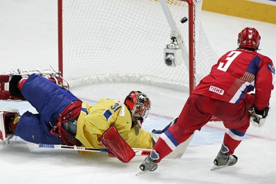 Alexej Jemelin překonává Johana Backlunda