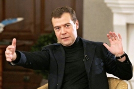 V únoru 2008 hovořil Medvěděv s novináři o tvrdém boji s korupcí.