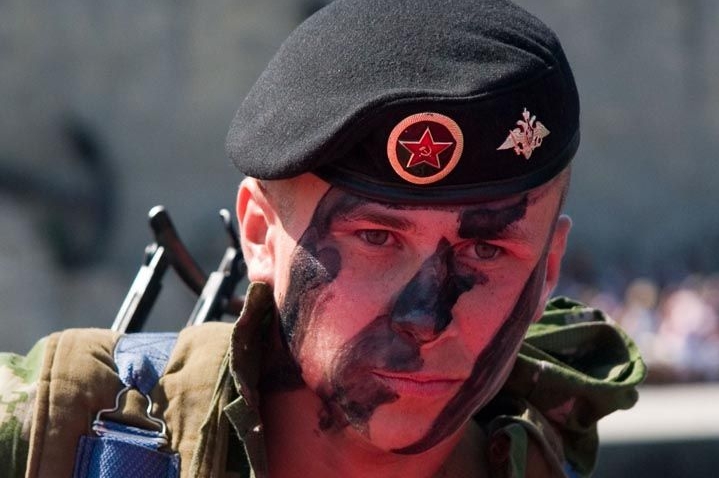 Příslušník ruské námoří pěchoty dislokované v Černém moři.