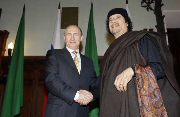 Libyjský vůdce Kaddáfí a ruský premiér Putin. Libyjský vůdce Kaddáfí a ruský premiér Putin.