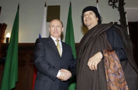 Libyjsk&yacute; vůdce Kadd&aacute;f&iacute; a rusk&yacute; premi&eacute;r Putin.