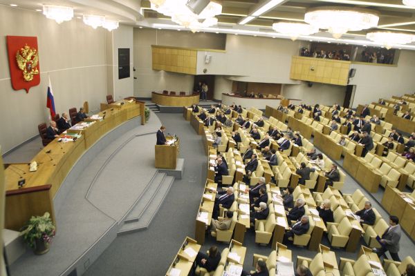 Ruská duma schvaluje změny v ústavě.