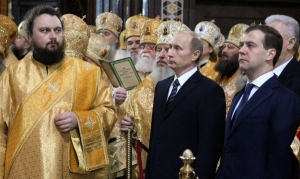 S pravoslavnou c&iacute;rkv&iacute; si rozum&iacute; Putin i Medveděv.