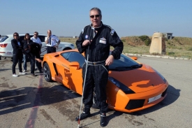 Belgičan Luc Costermans jel v Lamborghini Gallardo přes 300 km/h.