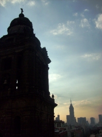 Katedr&aacute;la a Torre Latinoamericana.