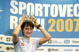 Martina S&aacute;bl&iacute;kov&aacute; s korunou pro Sportovce roku.