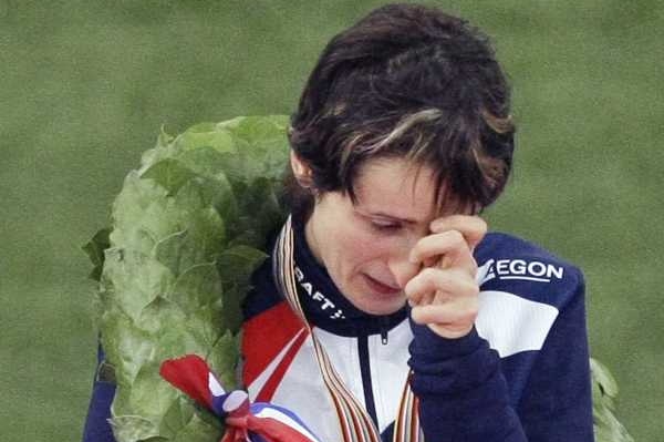 Mistryně světa Martina Sáblíková pláče štěstím. Mistryně světa Martina Sáblíková pláče štěstím.