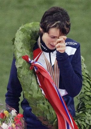 Mistryně světa Martina Sáblíková pláče štěstím.