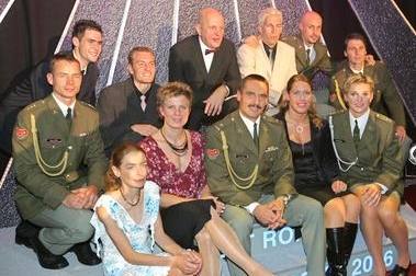Stanislav Sajdok (nahoře třetí zleva) na vyhlášení Atlet roku 2006.