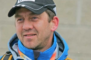 Jaroslav Sakala, tren&eacute;r reprezentačn&iacute;ho družstva česk&yacute;ch skokanek.