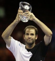 Pete Sampras se už zase prohání po kurtech