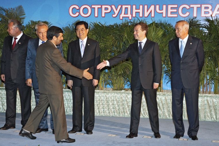 Šanghajská šestka vítá v Dušanbe hosty z Íránu.