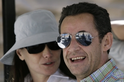Francouzský prezident Nicolas Sarkozy se přítelkyní Carlou Bruniovou.